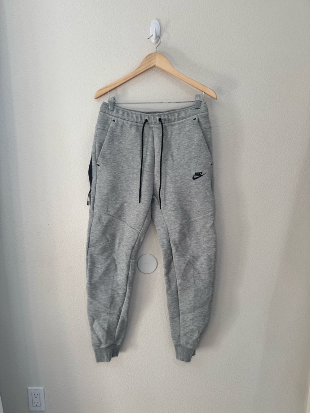 Nike Tech  Gray Jogger Sweatpants with Black Accents size adult M
